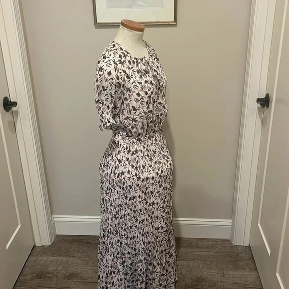 NWOT!! Club Monaco - Floral Smocked Cuff Pleated Dress - Size 2 - Picture 7 of 12